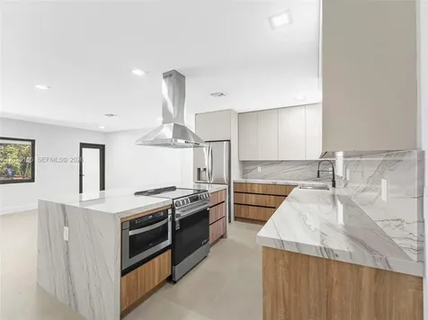 610 NE 164th Terrace Miami FL 33162