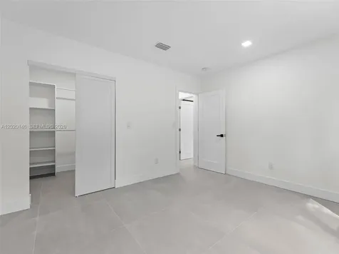 610 NE 164th Terrace Miami FL 33162