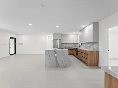 610 NE 164th Terrace Miami FL 33162
