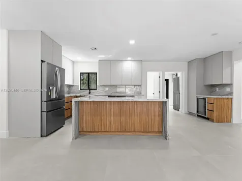 610 NE 164th Terrace Miami FL 33162