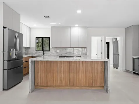 610 NE 164th Terrace Miami FL 33162