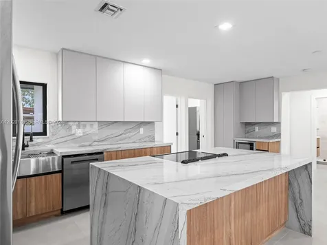 610 NE 164th Terrace Miami FL 33162