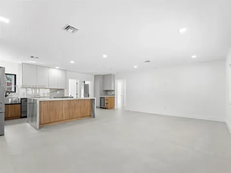 610 NE 164th Terrace Miami FL 33162
