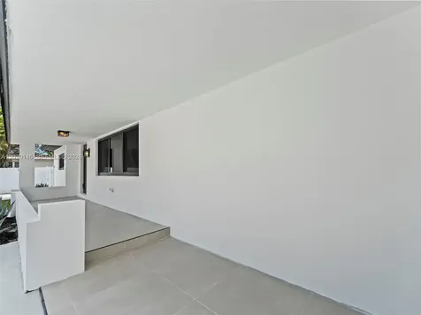 610 NE 164th Terrace Miami FL 33162