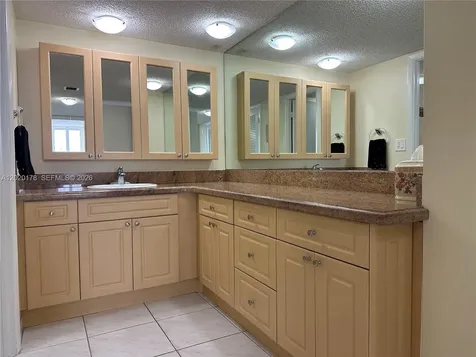 6039 Collins Avenue Miami Beach FL 33140