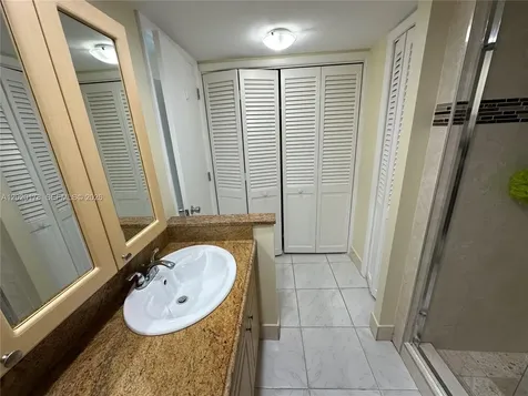 6039 Collins Avenue Miami Beach FL 33140