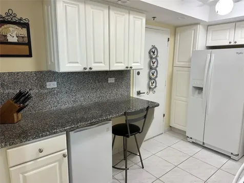 6039 Collins Avenue Miami Beach FL 33140