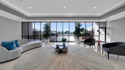 20301 W Country Club Drive Aventura FL 33180