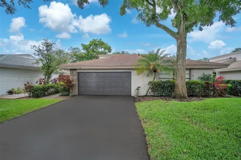 136 Greens Road Hollywood FL 33021