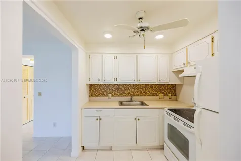 303 Preston H Boca Raton FL 33434