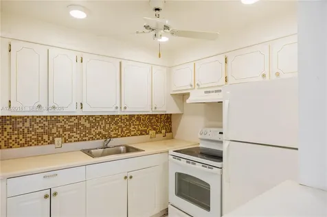 303 Preston H Boca Raton FL 33434