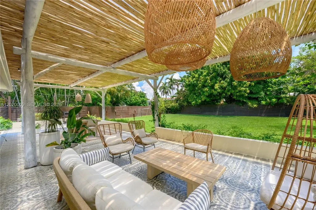 465 NE 112th Street Miami FL 33161