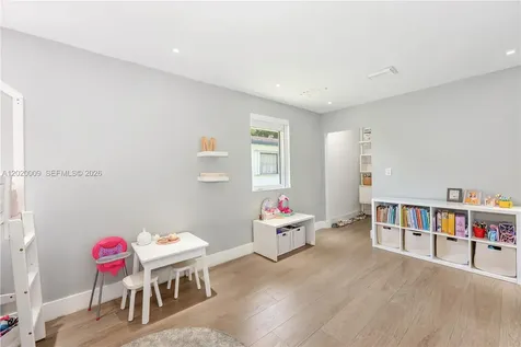 465 NE 112th Street Miami FL 33161