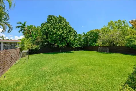 465 NE 112th Street Miami FL 33161