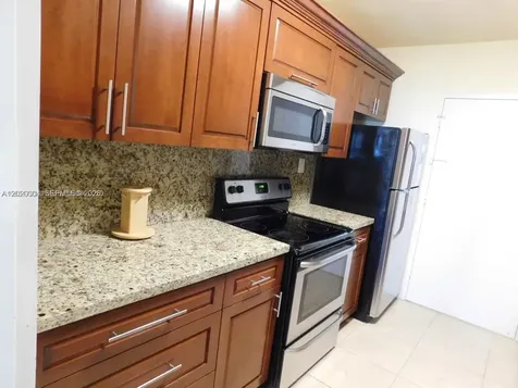 5401 Collins Avenue Miami Beach FL 33140