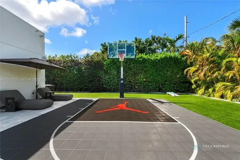 1941 NE 196th Terrace Miami FL 33179