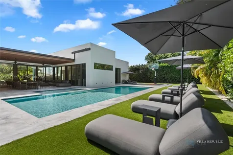 1941 NE 196th Terrace Miami FL 33179