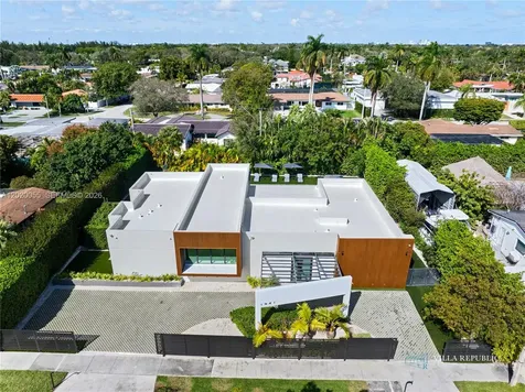 1941 NE 196th Terrace Miami FL 33179