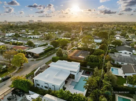 1941 NE 196th Terrace Miami FL 33179