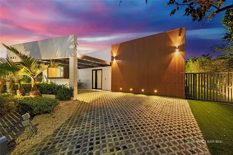 1941 NE 196th Terrace Miami FL 33179