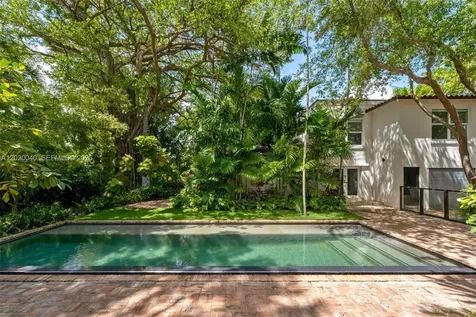 5812 Alton Road Miami Beach FL 33140