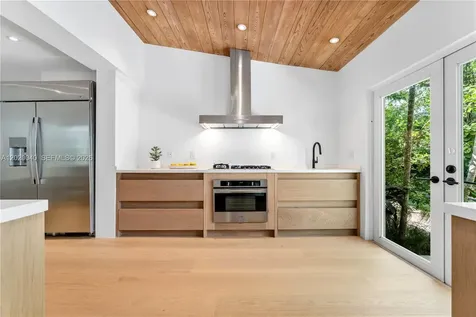 5812 Alton Road Miami Beach FL 33140