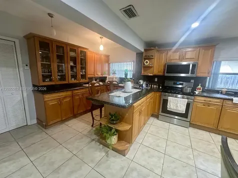 659 W 14th Street Hialeah FL 33010