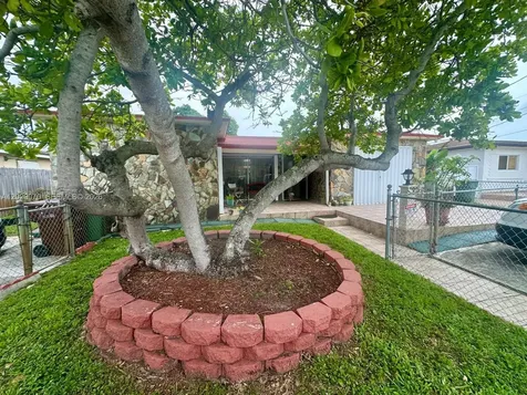 659 W 14th Street Hialeah FL 33010