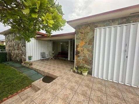 659 W 14th Street Hialeah FL 33010