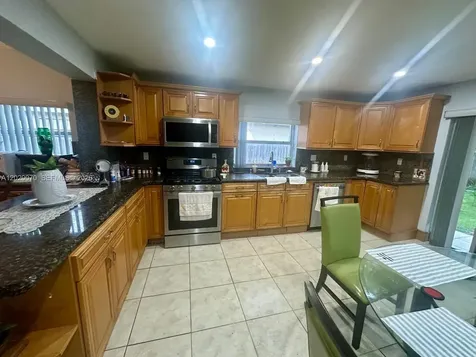 659 W 14th Street Hialeah FL 33010