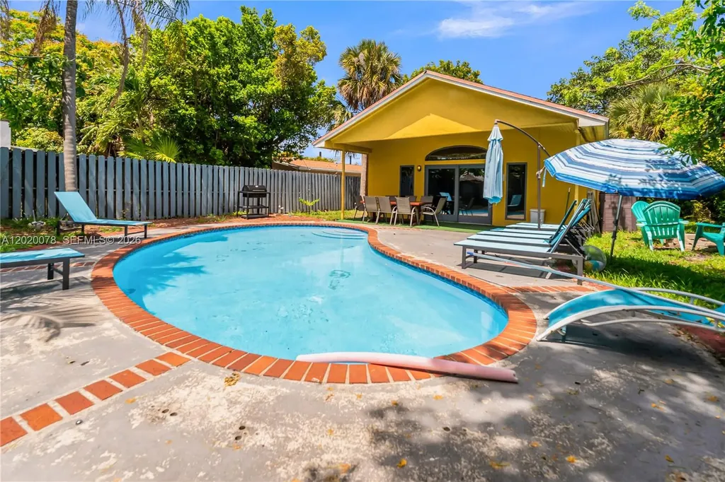 1738 N 16th Court Hollywood FL 33020