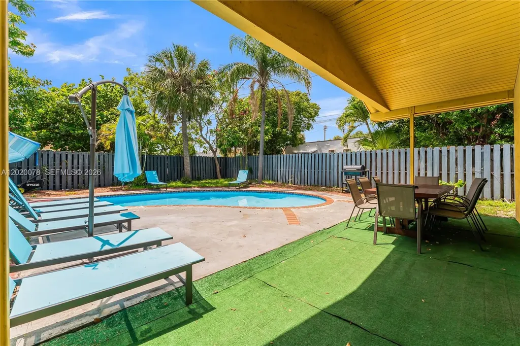 1738 N 16th Court Hollywood FL 33020