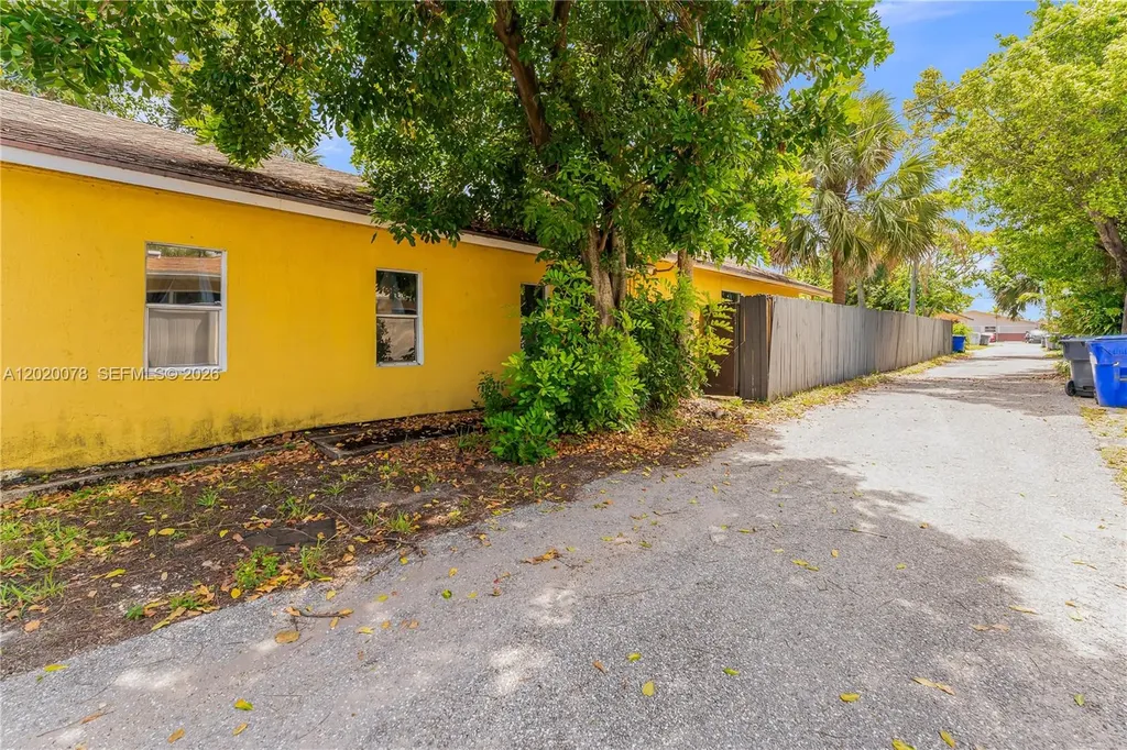 1738 N 16th Court Hollywood FL 33020