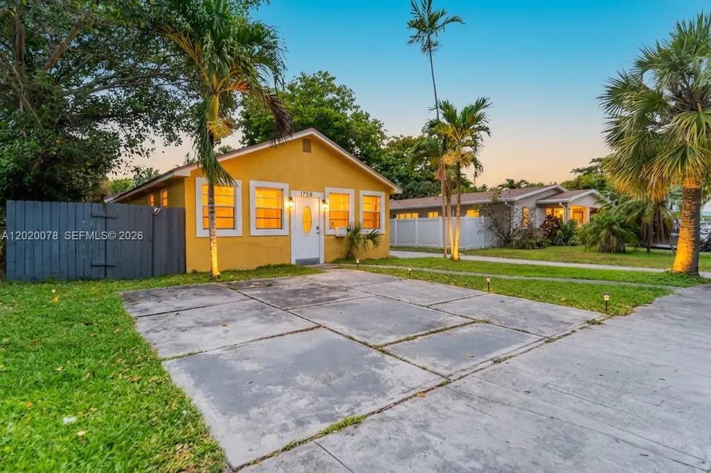 1738 N 16th Court Hollywood FL 33020