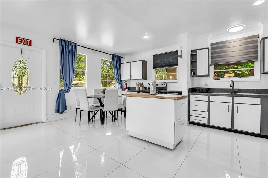 1738 N 16th Court Hollywood FL 33020