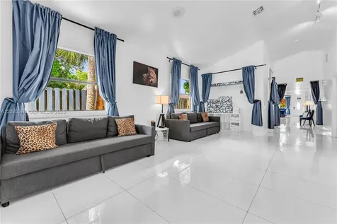 1738 N 16th Court Hollywood FL 33020