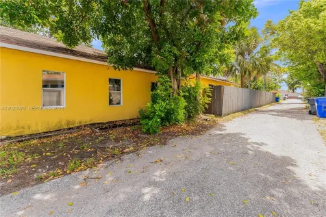 1738 N 16th Court Hollywood FL 33020