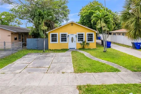 1738 N 16th Court Hollywood FL 33020