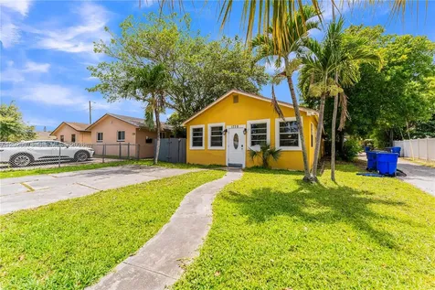 1738 N 16th Court Hollywood FL 33020
