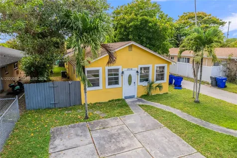 1738 N 16th Court Hollywood FL 33020