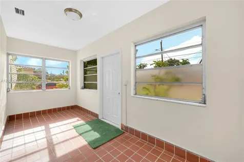 3271 NW 18th Terrace Miami FL 33125