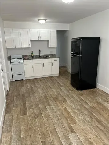 3271 NW 18th Terrace Miami FL 33125