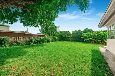 3271 NW 18th Terrace Miami FL 33125
