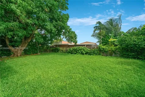 3271 NW 18th Terrace Miami FL 33125