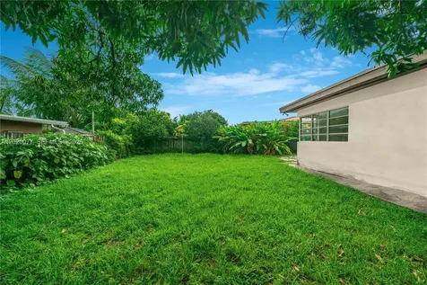 3271 NW 18th Terrace Miami FL 33125