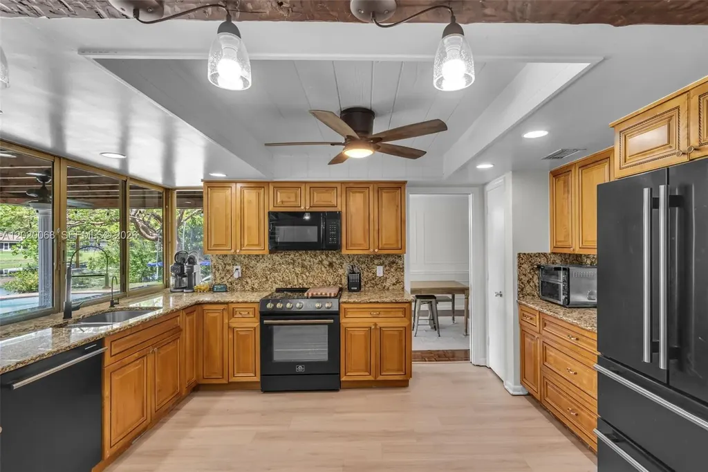 3671 NW 98th Terrace Coral Springs FL 33065