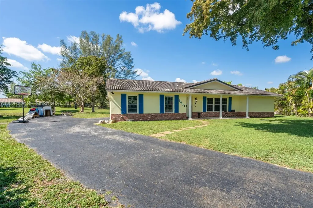 3671 NW 98th Terrace Coral Springs FL 33065