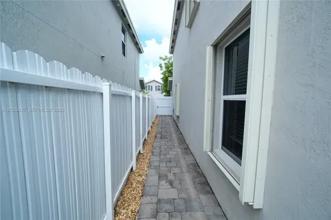 542 NE 6th Place Florida City FL 33034