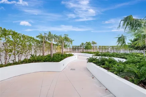 21290 Biscayne Aventura FL 33180