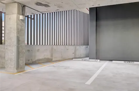 21290 Biscayne Aventura FL 33180